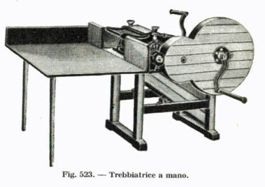Fig. 523 - Trebbiatrice a mano