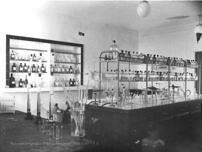 Allestimento del laboratorio di chimica