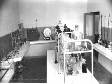 Allestimento del laboratorio di chimica
