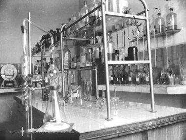 Allestimento del laboratorio di chimica