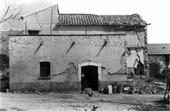 Casa danneggiata dai bombardamenti