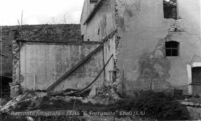 Casa danneggiata dai bombardamenti