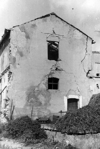 Casa danneggiata dai bombardamenti